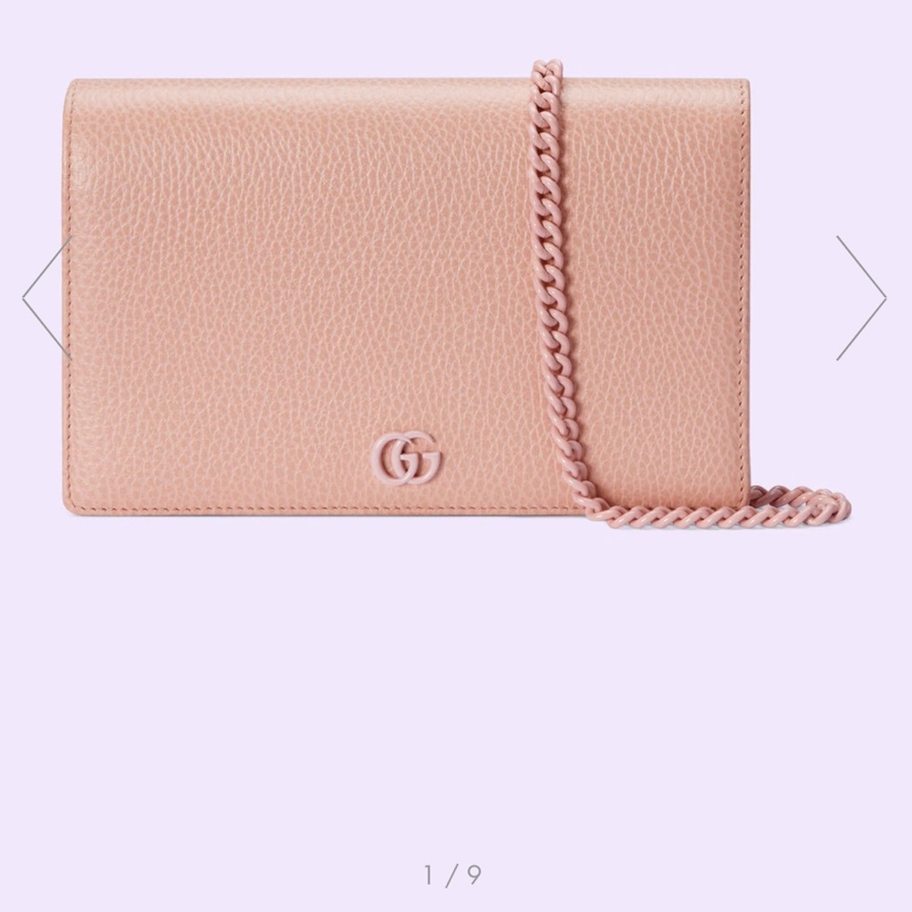 Coming with a  box and authenticy card.